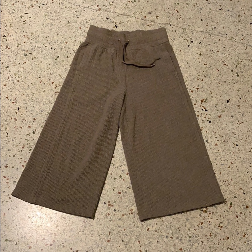 Capri Lululemon pants
